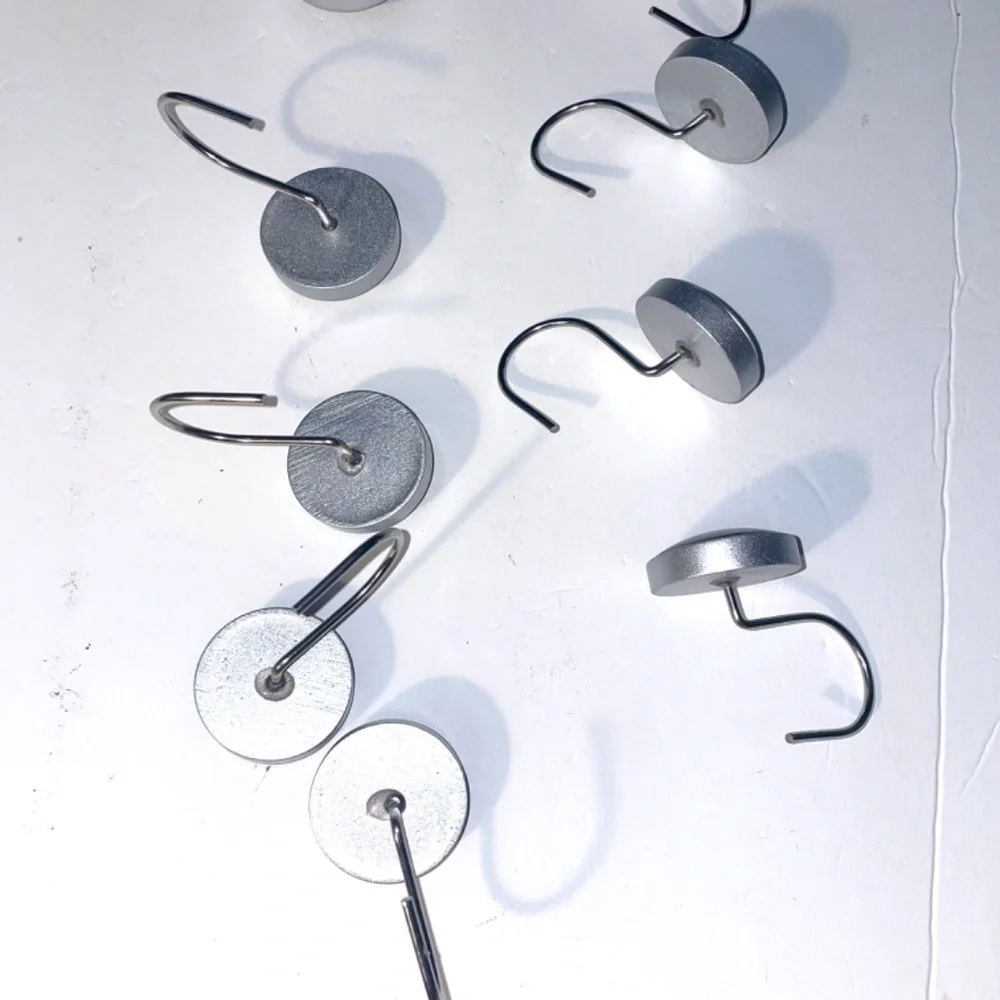 NWOT Bathroom Halloweeen Decoeation 12 Pieces Half Skeleton Shower Curtain Hooks